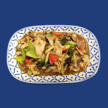 Chicken, pork or beef with fresh chili, basil, mushrooms and sweet bell peppers